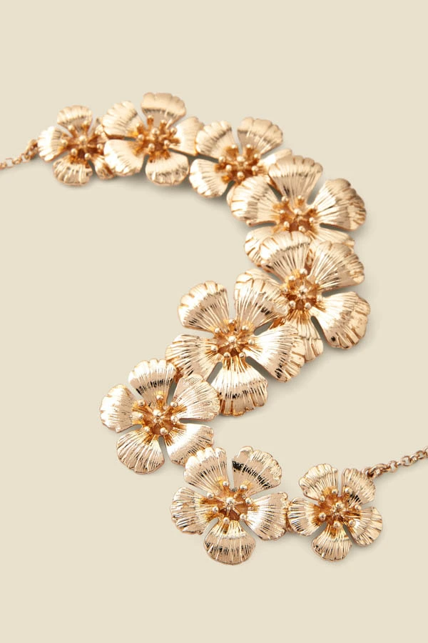 Gold Flower Detail Necklace - Image 2